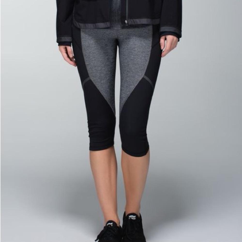 Lululemon “Hop To It” Gray & Black Colorblock Capri Leggings Size 6